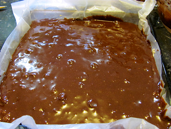 chocolate-chip-oreo-brownie-bars-08
